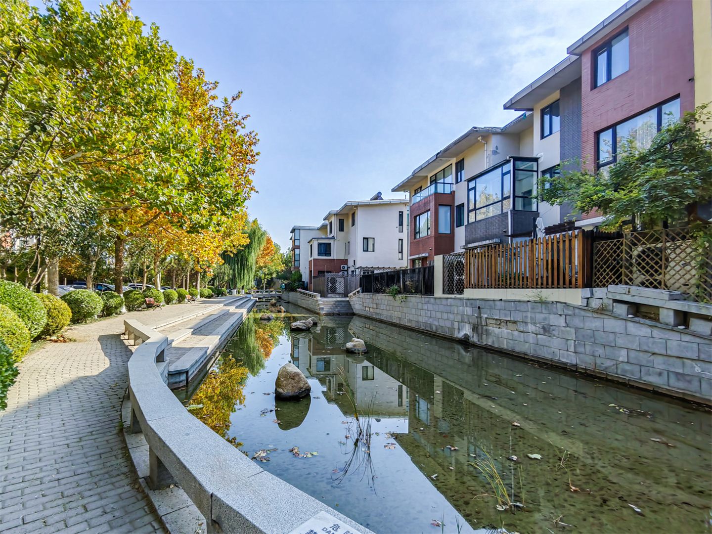 卓锦万代 environment