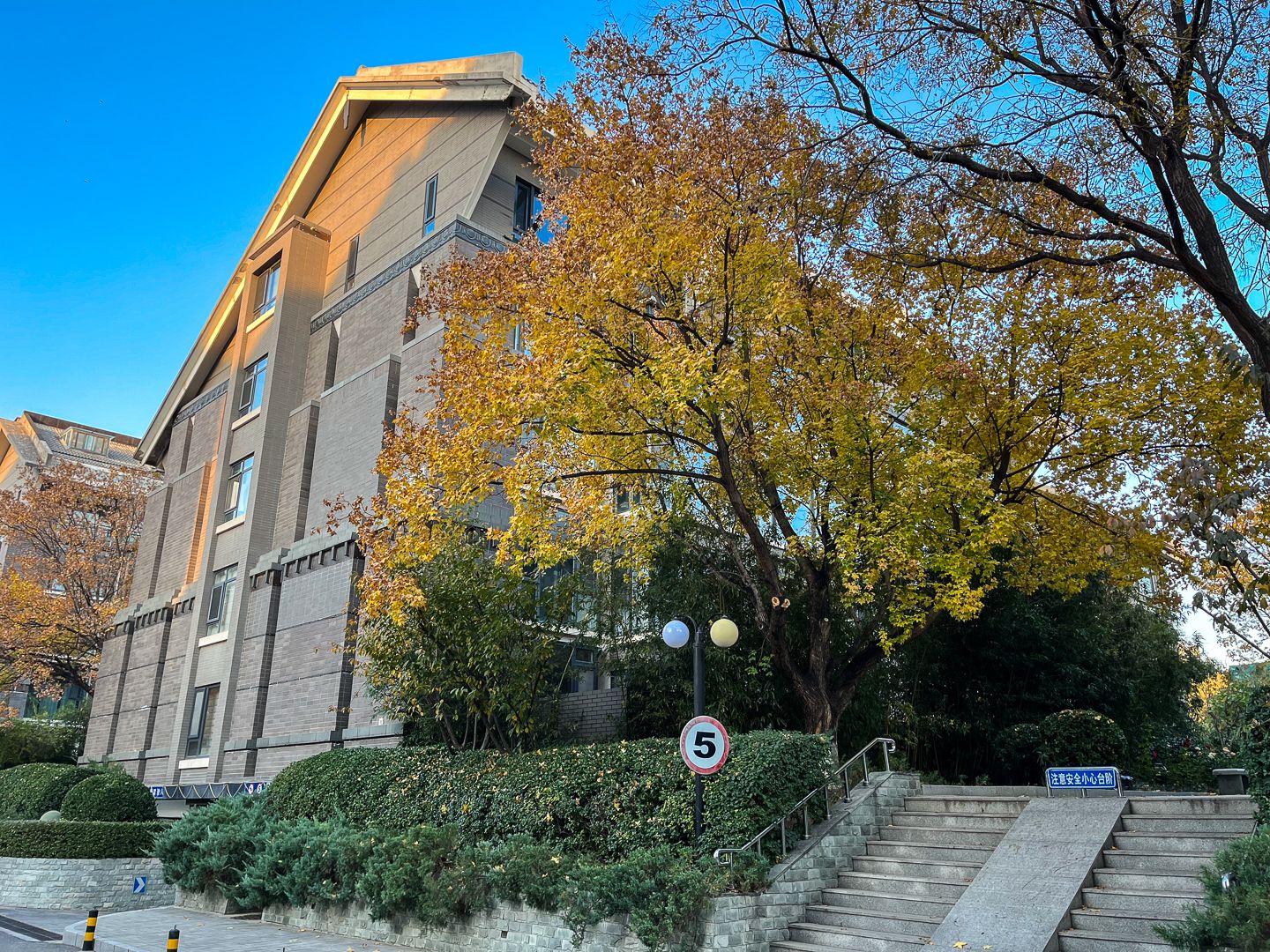 朱雀门 environment