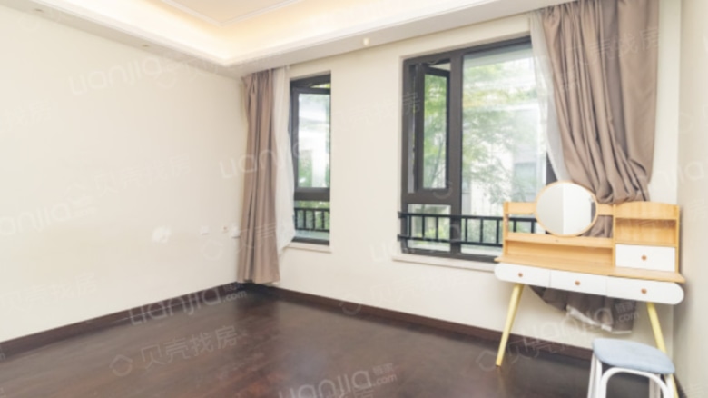 Shanghai expat housing - Furnished apartment: Poly Construction West Suburb Jinlu