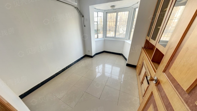 Apartment for rent in Beijing - Fuxingmen North Street - Photo 1