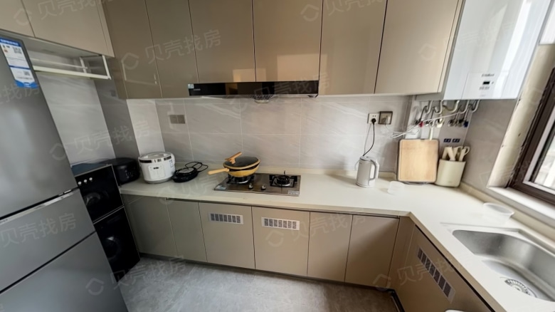 Wuhan expat housing - Furnished apartment: Country Garden Guanggu Shili Chunfeng