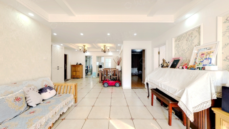 Rent Apartment in Qingdao: Left Bank Style