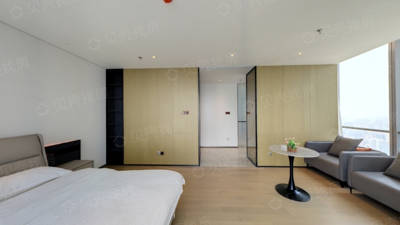 East Ridge Silver Top