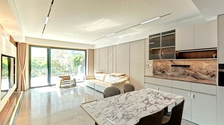 Guiyu Tinglan Pavilion