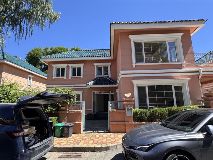Newly Renovated 5-Bedroom Home in Prime International Community