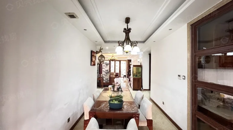 Four Seasons on the East One Period - View 10