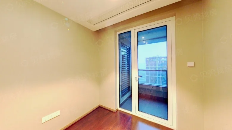 Luxury Courtyard Residence - View 5