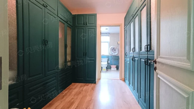 Longhu Xiangti Stroll - View 22