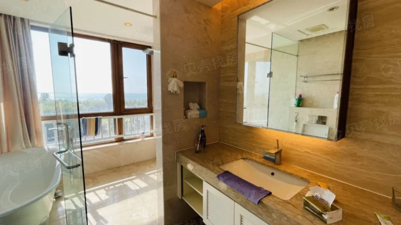 Half-Mountain Half-Island · Central Oceanview Boulevard - View 7