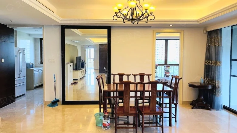 Half-Mountain Half-Island · Central Oceanview Boulevard - View 5