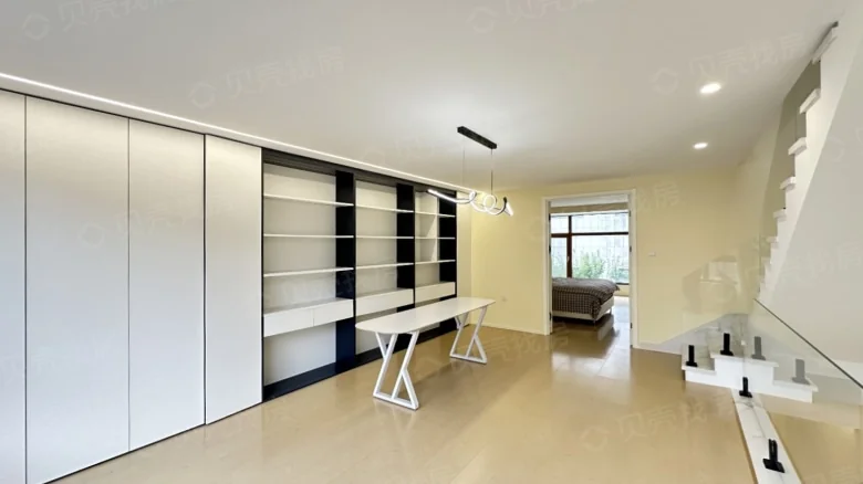 Villa residence or mansion. - View 10