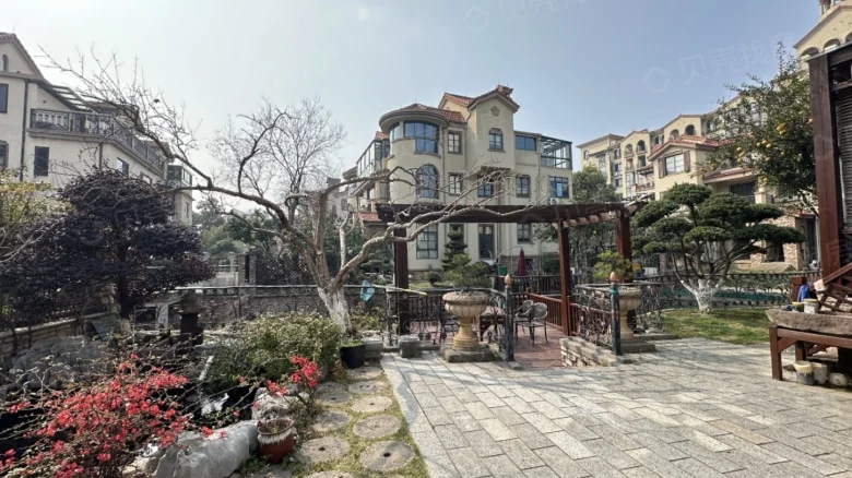 Peninsula Mansion - View 22