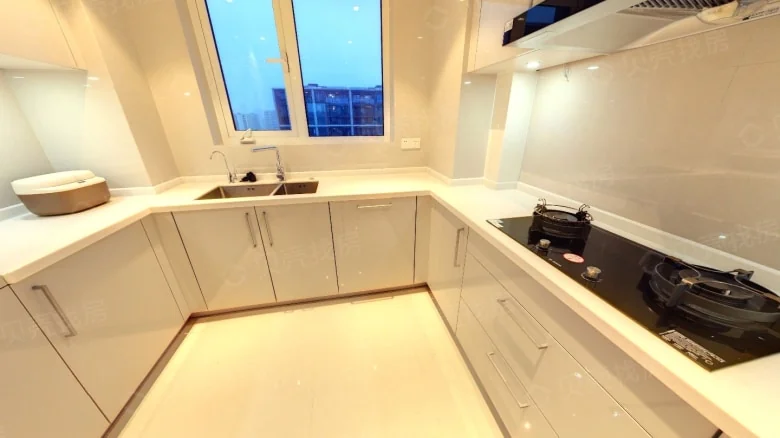 Luxury Courtyard Residence - View 8