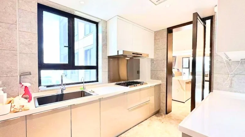 Golden Land Peak Hub - View 6