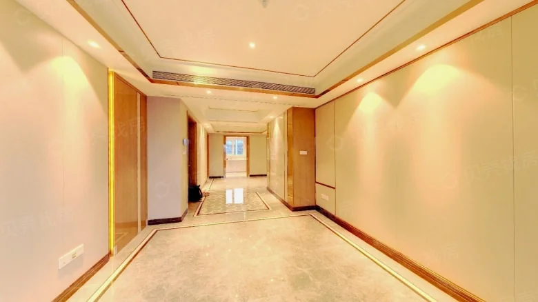 Luxury Courtyard Residence - View 7