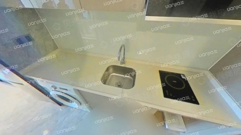 Poly Punta della Mia Gold Hub - View 3