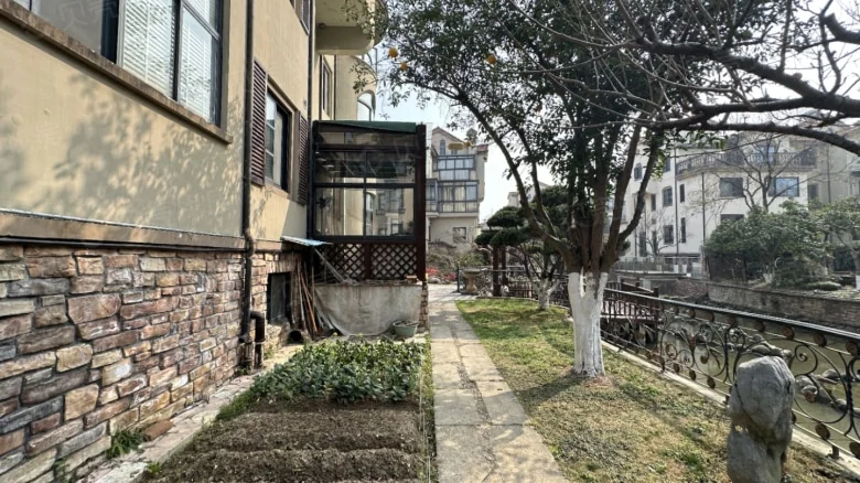 Peninsula Mansion - View 24