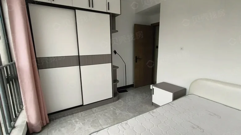 Waldorf Windview Mansion - View 1