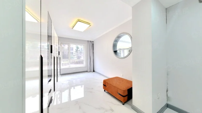 Crystal Garden at Lakeville Regency - View 4