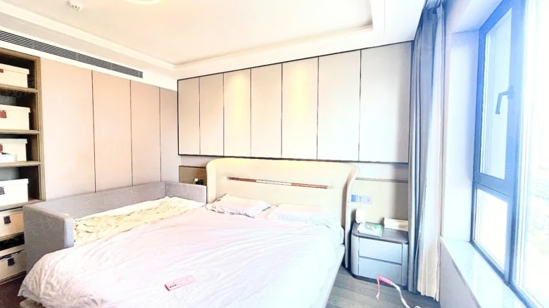 Golden Land Peak Hub - View 2