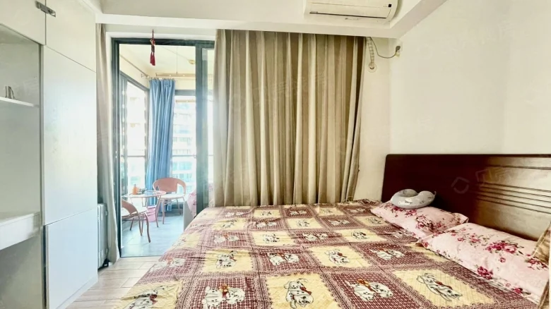 Zhong Tie Cheng • You Lan Hu - View 1