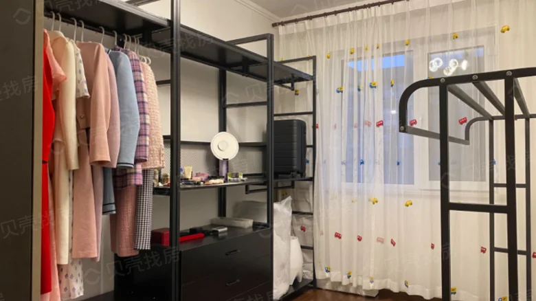 Banff Garden - View 5