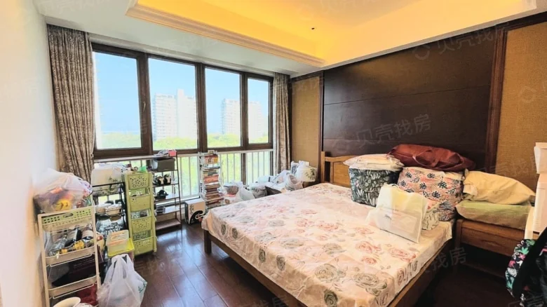 Half-Mountain Half-Island · Central Oceanview Boulevard - View 4