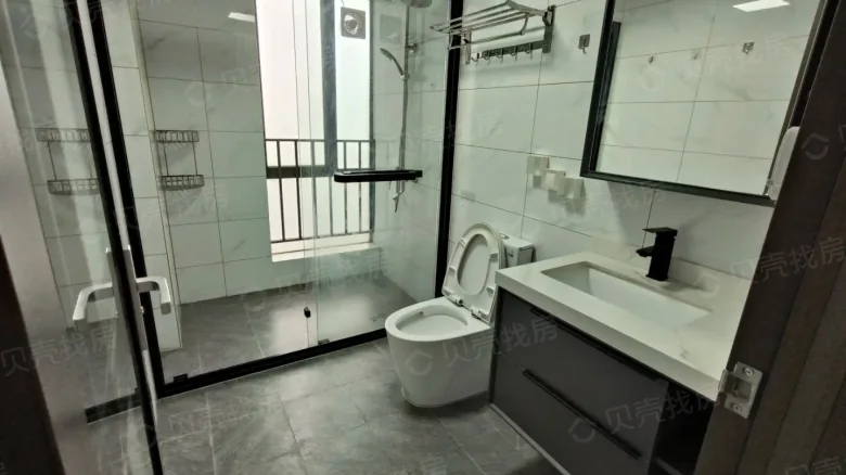 Waldorf Windview Mansion - View 3