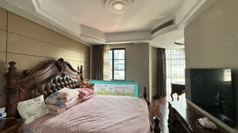 Peninsula Mansion - View 15