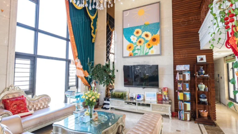 Upper East Beauty Land - View 2