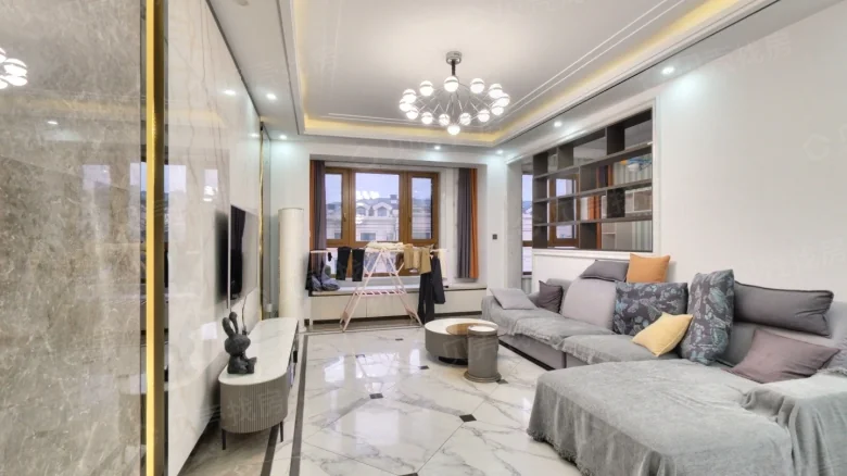 High-tech and Garden - View 2