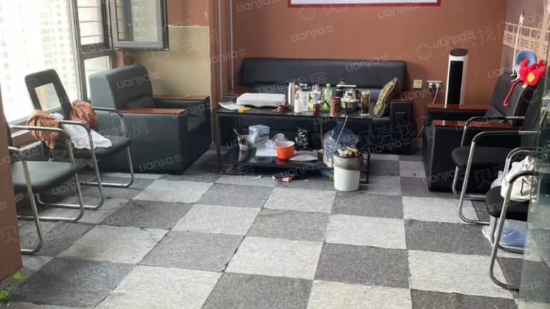 Golden Cup of Ten Thousand Treasures - View 1