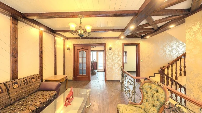 Maidi Manor - View 5