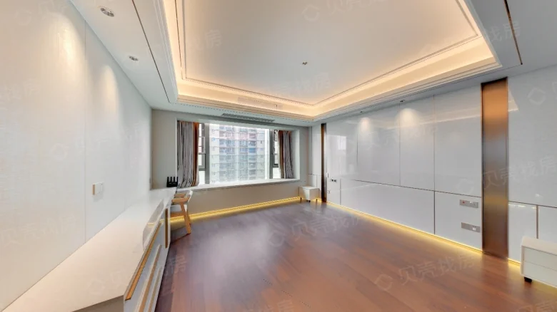 Poly Skyjoy - View 1