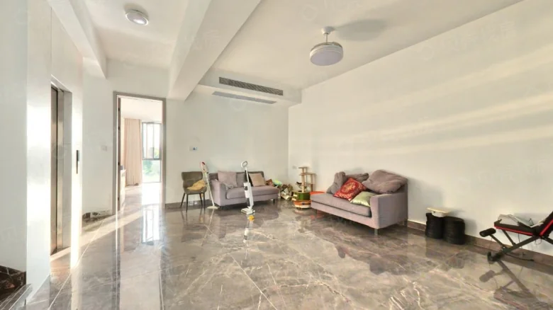 Mission Hills • Nine Miles - View 1