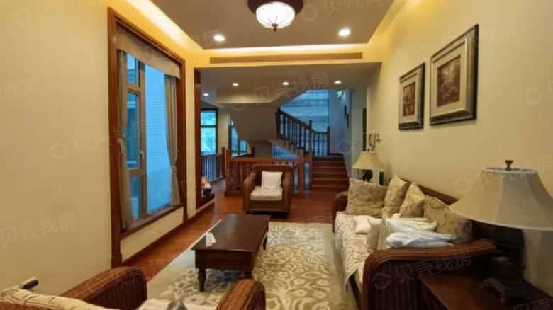 Silver Lake Villa Phase III - View 1