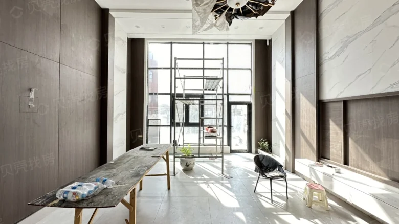 Villa Mansion - View 2