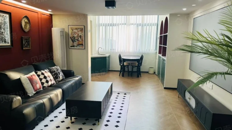 Orange Apartment - View 2