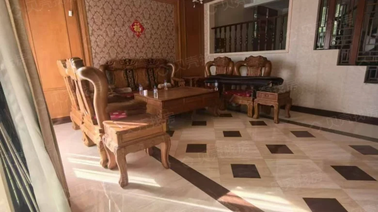 Changchun Pearl明珠 can be directly translated as part of the location name and descriptive term. However, for a more cohesive translation that fits typical naming conventions in English, one might use - View 6