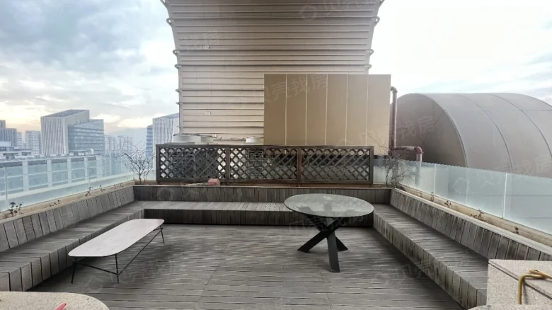 Cloud Sky Mansion - View 4