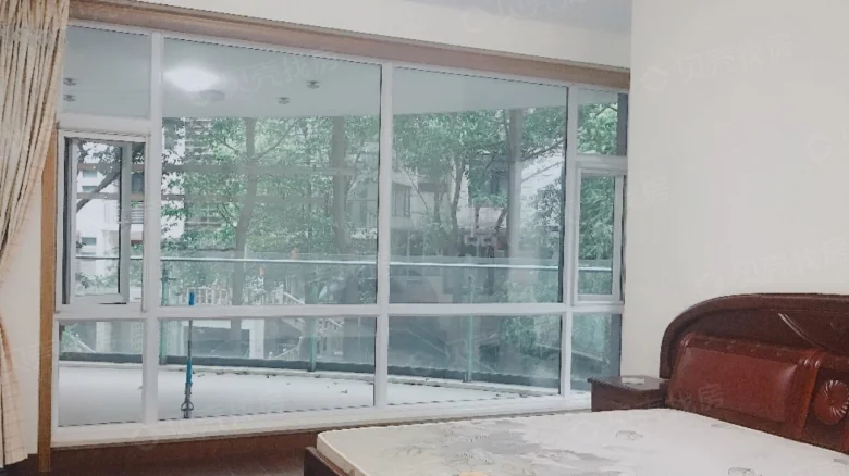 Donghu天下 can be directly translated as - View 1