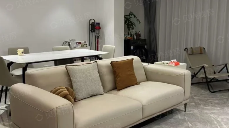 Poly Pearl Riverside - View 1