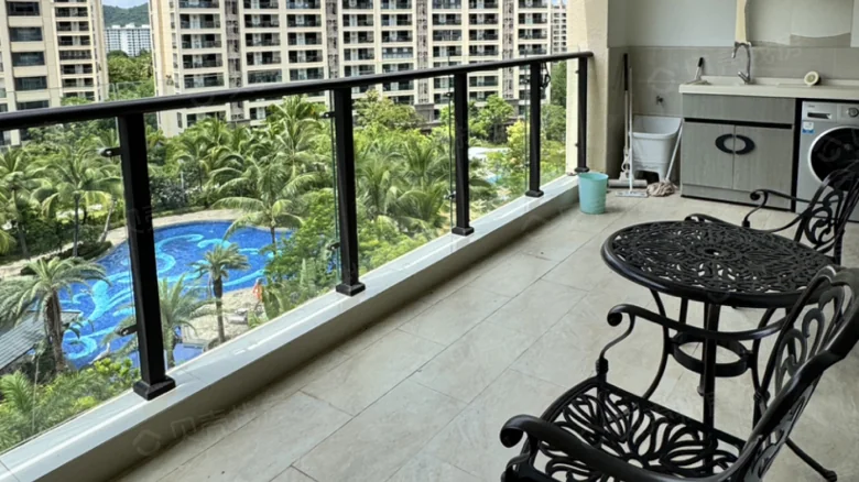 Huayue Haitang (Happy Sea Hibiscus) - View 4