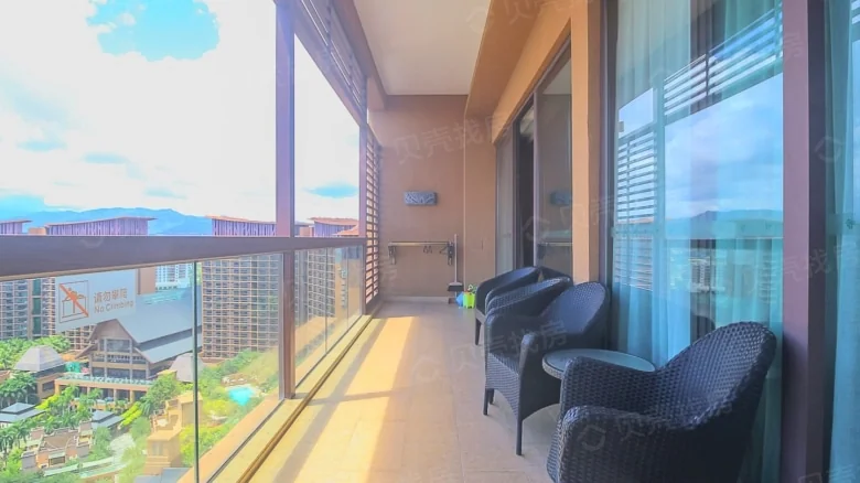 Sanya Bay Red Tree Resort World - View 3