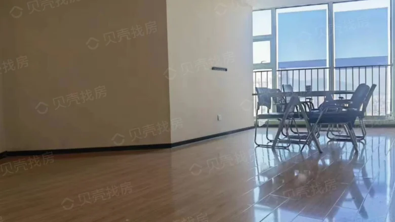 Silver Glow Tower 360 Plaza - View 4