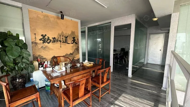 Silver Sea SOHO International Apartment - View 2