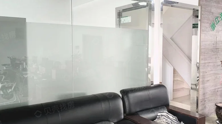 Lustrous Brocade Garden - View 1