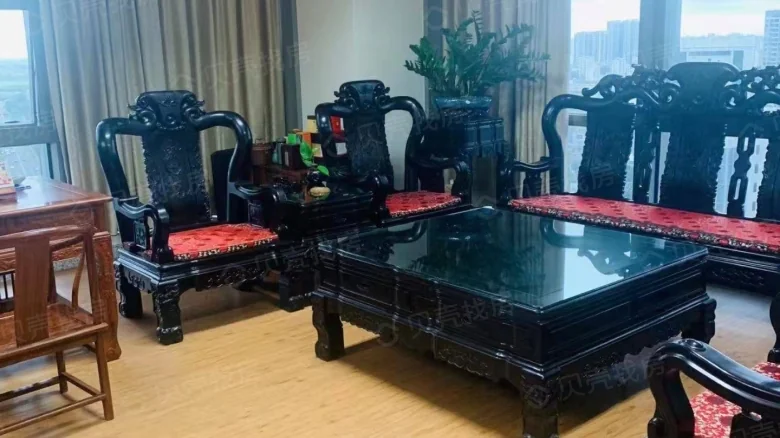 Silver Lion Plaza - View 1