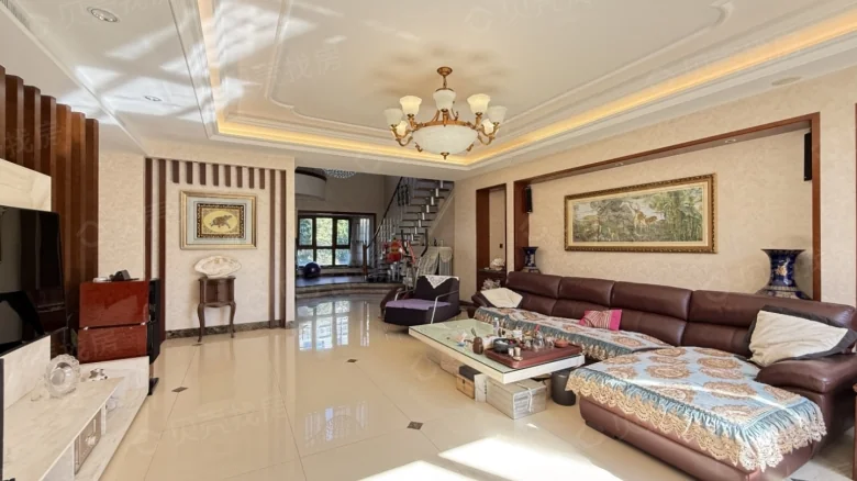 Jade-like garden in the central district - View 6