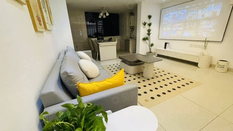 Orange Apartment - View 2